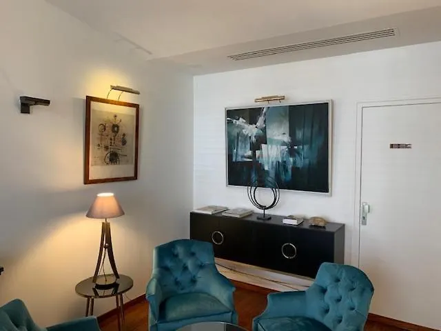 デラヴィーニュ ホテル