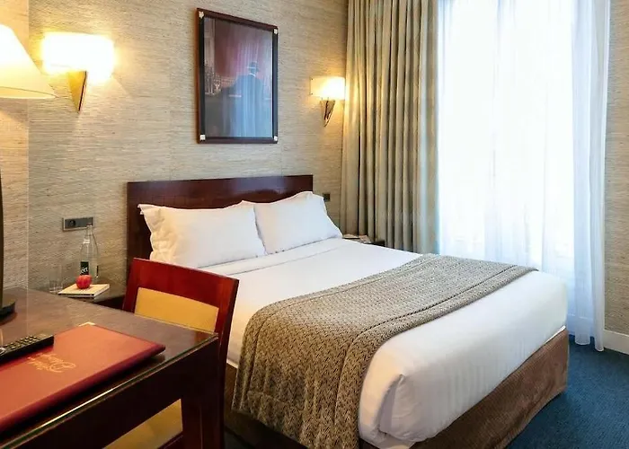 デラヴィーニュ パリ